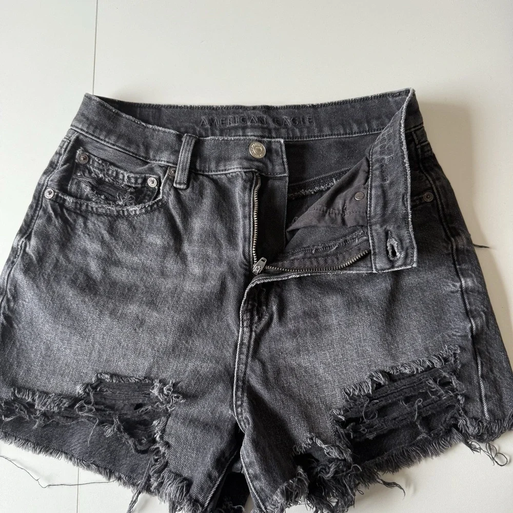 American Eagle‎ Outfitters Women's Distressed Black Shorts Size 2